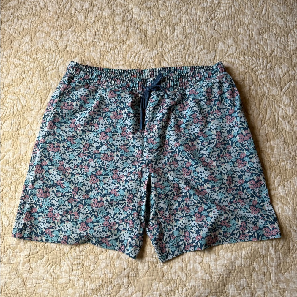 Faherty Floral Print Men's Swim Shorts